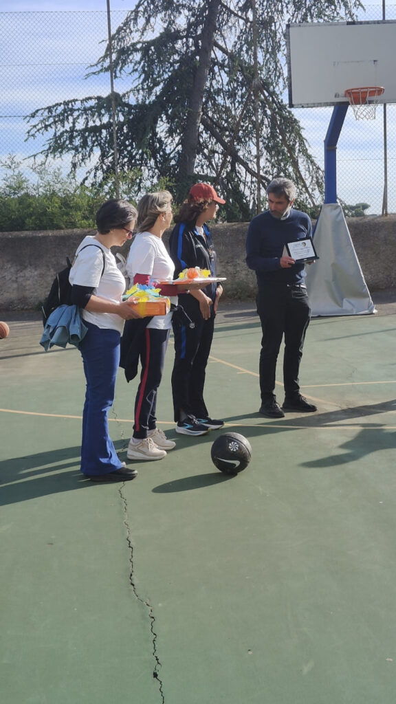 Consegna della targa di ringraziamento